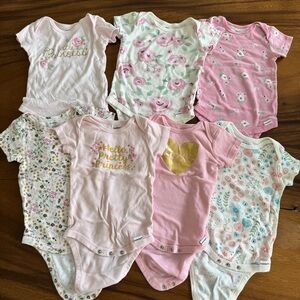 Gerber Baby Girl Set of 7 Onesies - Pink and Floral size 6-9M